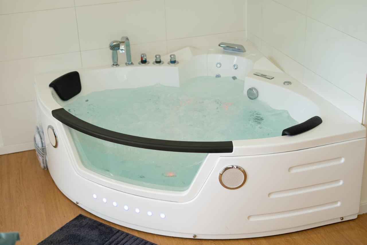 Capsule Nature & Photos - Jacuzzi - Netflix & Home Cinema - Ps5 & Jeu Thun-Saint-Martin Exterior foto